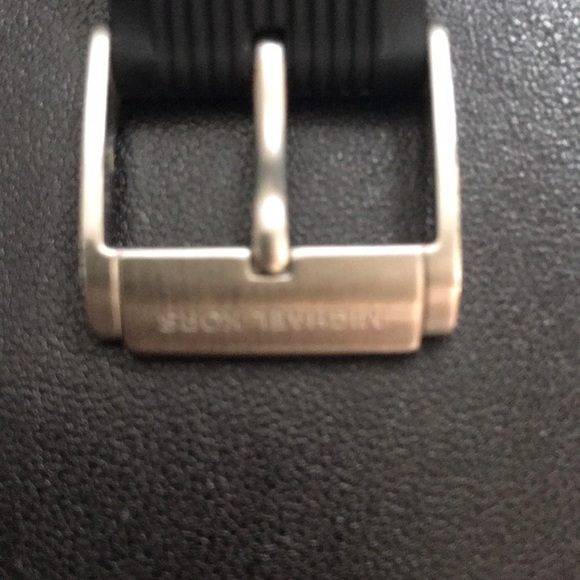 Micheal Kors watch  (Needs new battery ) - Picture 5 of 5